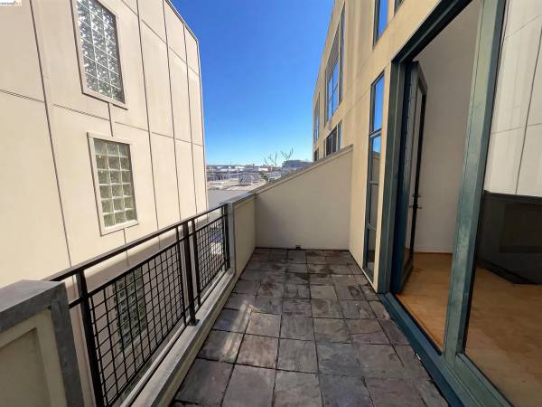 1BR/1BA Condo on Gilbert St Apt 16 · San Francisco photo 5