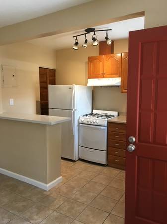 1BR/1BA Duplex on Lansing Way · Hayward photo 4