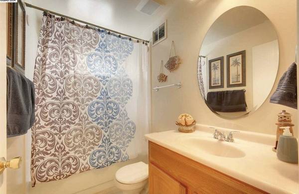 1BR/1BA Apartment · Oakland photo 3