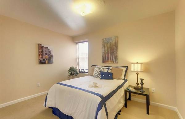 1BR/1BA Apartment · Oakland photo 4