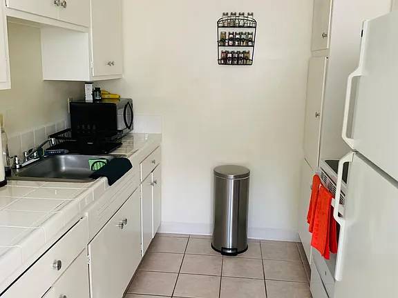 2BR/1BA Apartment · Berkeley photo 4