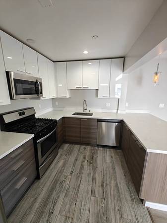 2BR/2BA Apartment · San Francisco photo 5