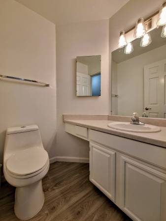 Remodeled 3bd 3-Story Townhouse With Attached Garage photo 3