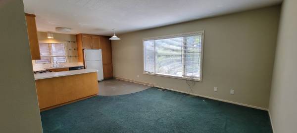 4BR/2BA Apartment on Cherry · Berkeley photo 3