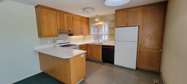 4BR/2BA Apartment on Cherry · Berkeley photo 2