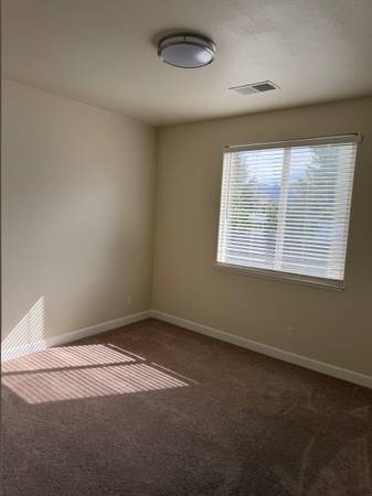 2BR/1BA Apartment on Prospect Avenue · Santa Rosa photo 5