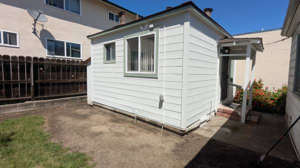 0BR/1BA Apartment on San Carlos Ave · Hayward photo 2