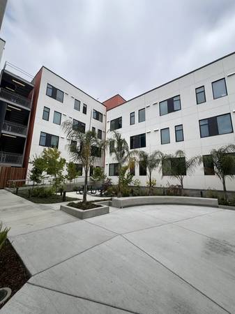 0BR/1BA Apartment · Oakland photo 2