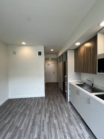 0BR/1BA Apartment · Oakland photo 3