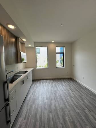 0BR/1BA Apartment · Oakland photo 5