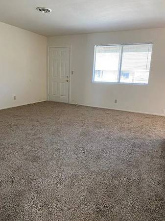 2BR/1BA Apartment · Lakeport photo 4