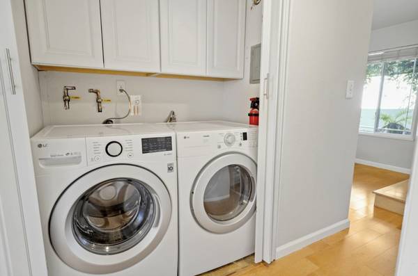 3BR/3BA Townhouse · San Mateo photo 3