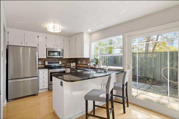 3BR/3BA Townhouse · San Mateo photo 4