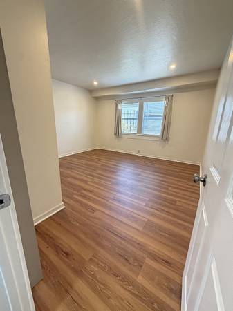3BR/2BA Duplex · Oakland photo 3