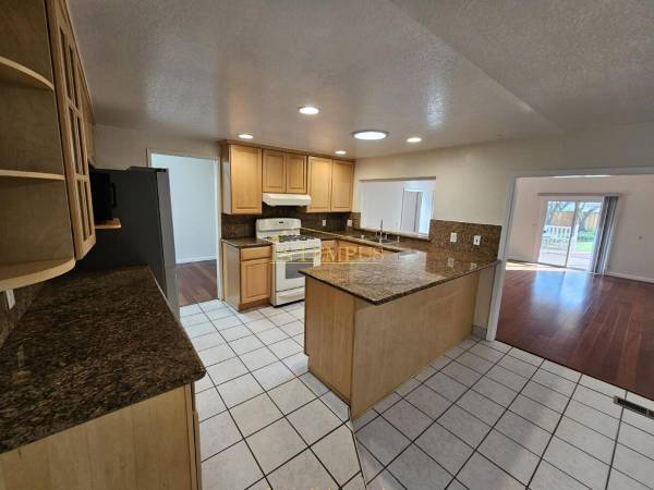 5686 Geranium Ct photo 3