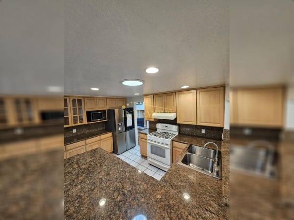 5686 Geranium Ct photo 4