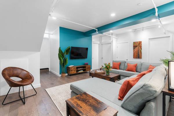 2BR/1BA Apartment on Columbia Square · San Francisco photo 5