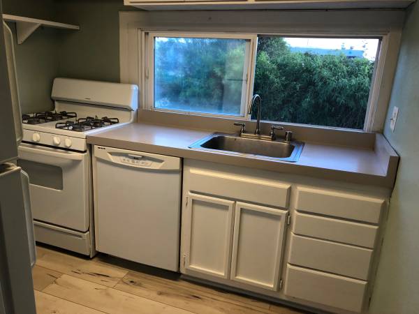 1BR/1BA Duplex on “B” Logan · Santa Cruz photo 3
