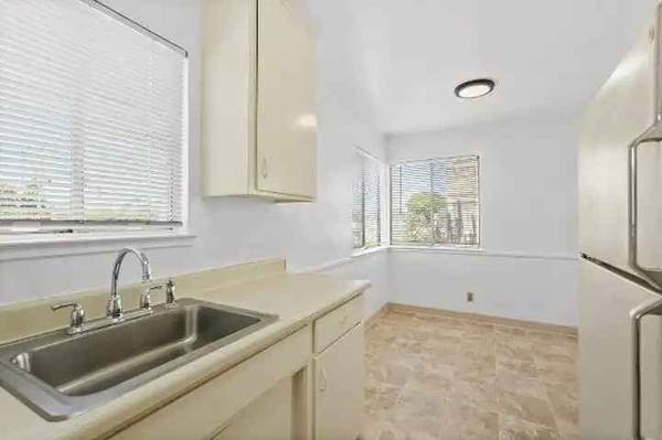 2BR/1BA Apartment on Monroe St · Santa Clara photo 3
