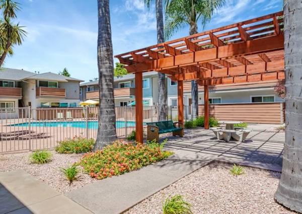 1BR/1BA Apartment · Menlo Park photo 3