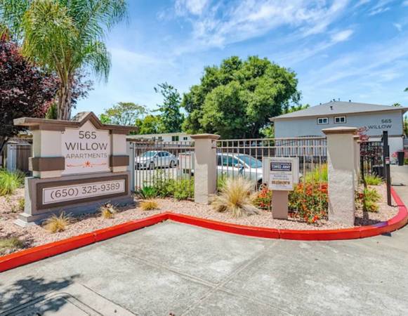 2BR/1BA Apartment · Menlo Park photo 2