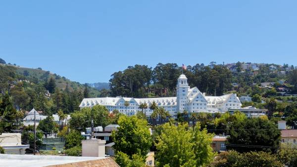 1BR/1BA Apartment · Berkeley photo 3
