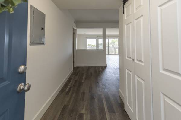 3BR/2BA Flat on Portofino Drive · San Carlos photo 2