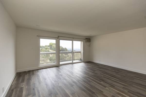 3BR/2BA Flat on Portofino Drive · San Carlos photo 4