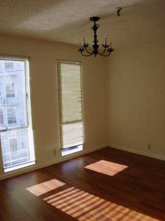 Apartments on Hanover Avenue · Oakland photo 2