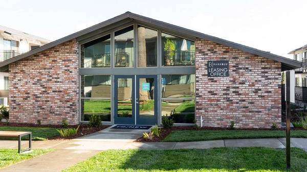 2BR/1BA Apartment · Fairfield photo 4