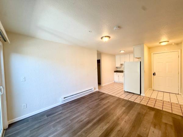 3BR/1BA Apartment on Dixon Street · Hayward photo 5