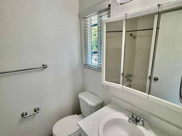 1BR/1BA Apartment on Ignacio Blvd · Novato photo 3