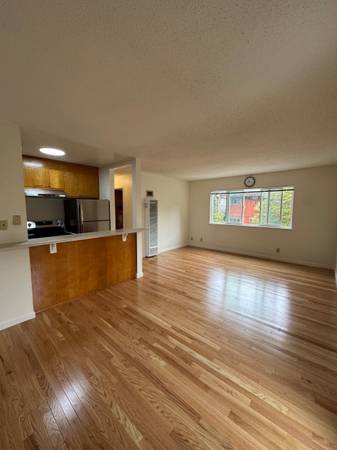 2BR/1BA Apartment on Mcgee Ave. Apt G · Berkeley photo 5