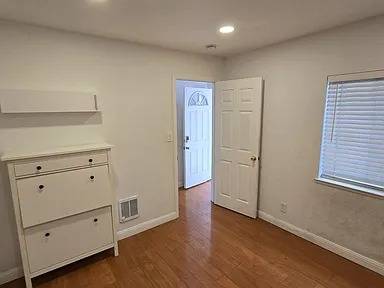 2BR/1BA Apartment on Arbor Ave · Hayward photo 5