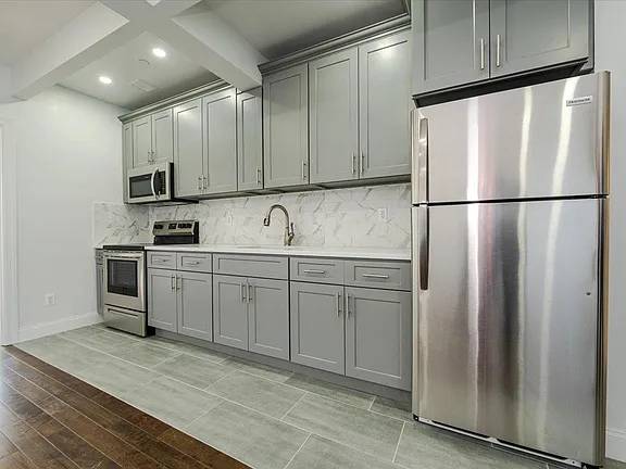 1BR/1BA Apartment on 31st Ave · Astoria photo 5