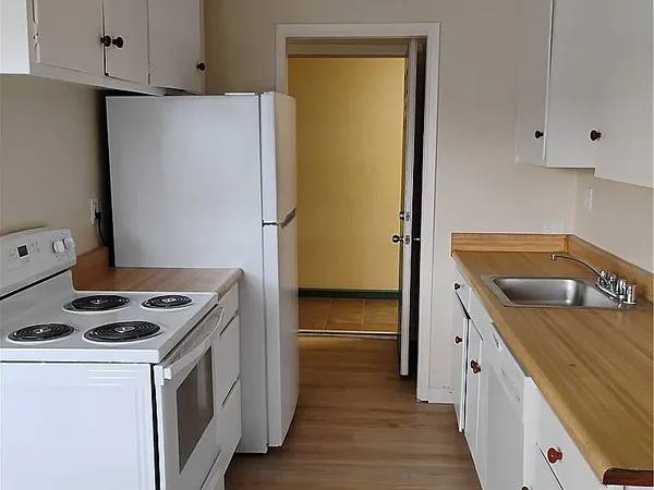 Marshall Manor photo 2