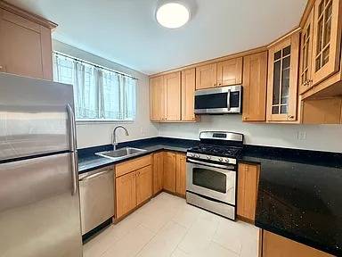 2BR/1BA Apartment · San Bruno photo 3