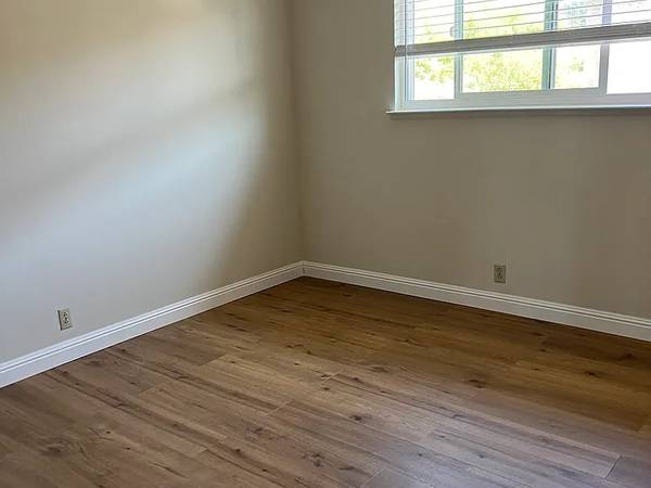 Beautiful Updated 4 Bedroom Home photo 5
