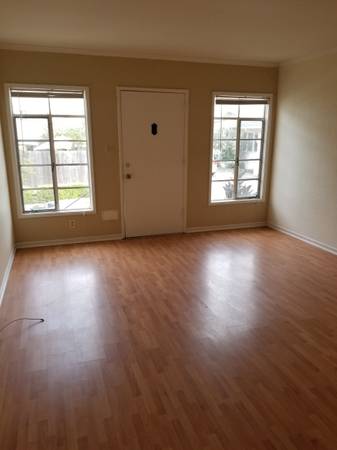 1BR/1BA Duplex on Willow St · Oakland photo 4