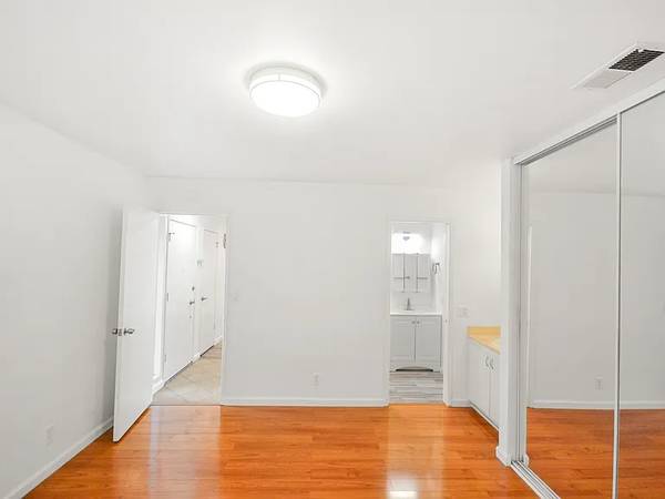 2BR/1BA Single Family House on Pine Tree Ter · Campbell photo 5