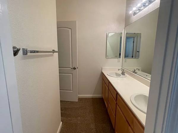 3 Bedroom, 2.5 Bath Home In Hiddenbrook photo 4