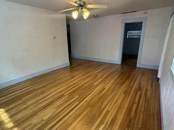2BR/1BA Single Family House on 6th Ave · Belmont photo 3
