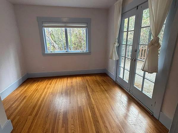 2BR/1BA Single Family House on 6th Ave · Belmont photo 4
