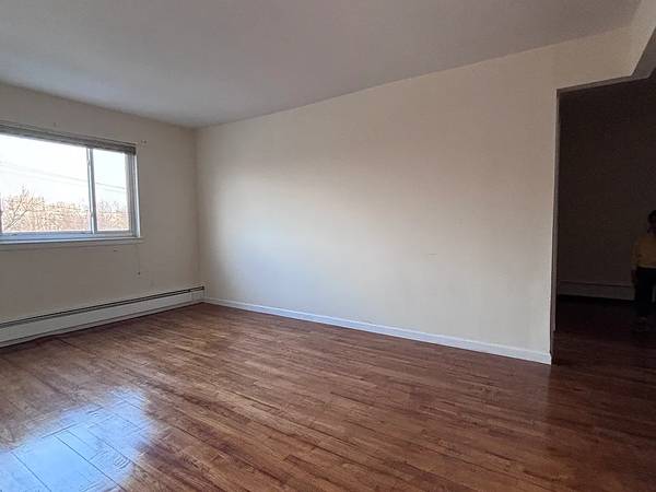 2BR/1BA Apartment on 33rd St · Astoria photo 2