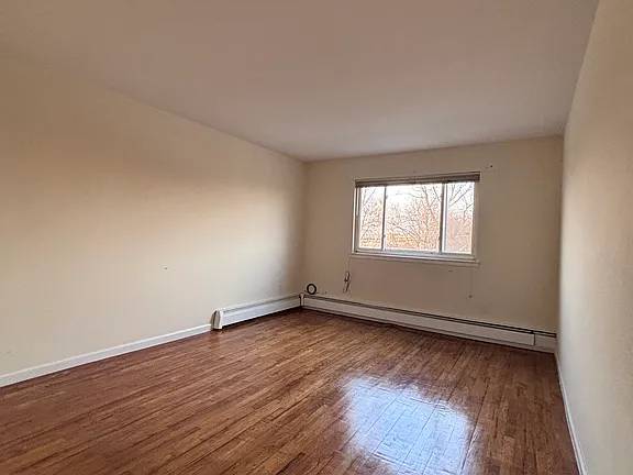 2BR/1BA Apartment on 33rd St · Astoria photo 3