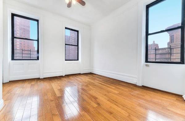 2BR/1BA Apartment on W 130th St · New York photo 3