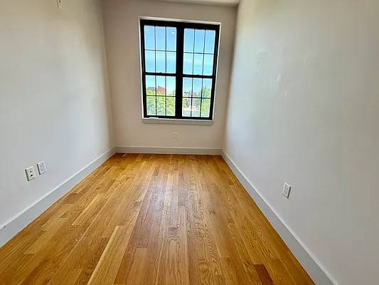 1BR/1BA Apartment on 69th Ave · Ridgewood photo 3