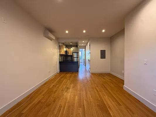 1BR/1BA Apartment on 69th Ave · Ridgewood photo 5