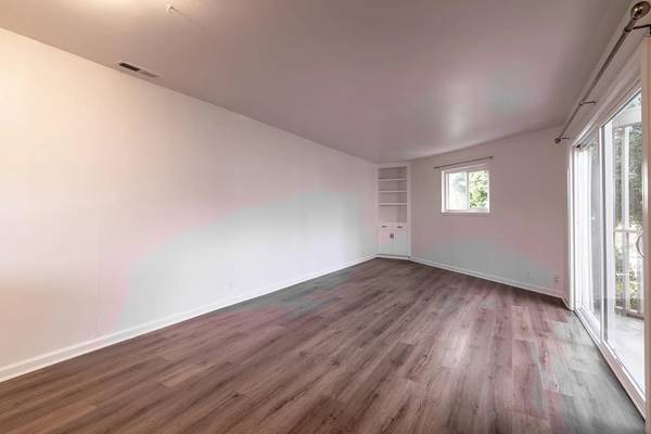 926 Woodside photo 4