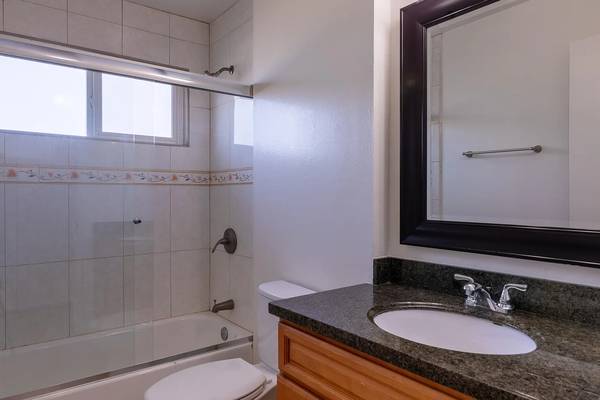 926 Woodside photo 5